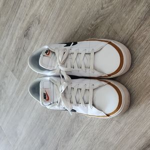 Nike- mens court legacy